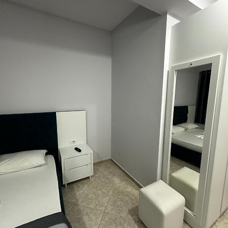 Ylli'S Apartments Saranda Dış mekan fotoğraf